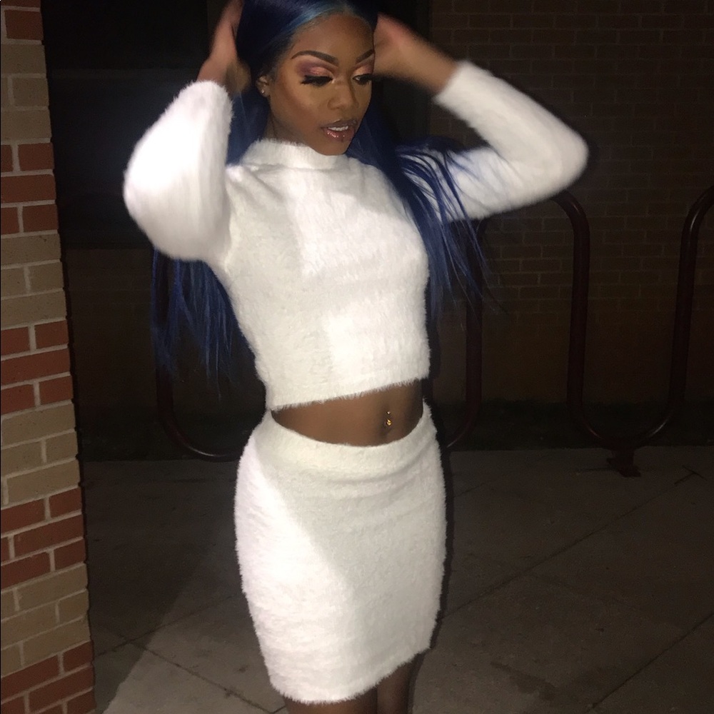 Fuzzy White 2-Piece Set